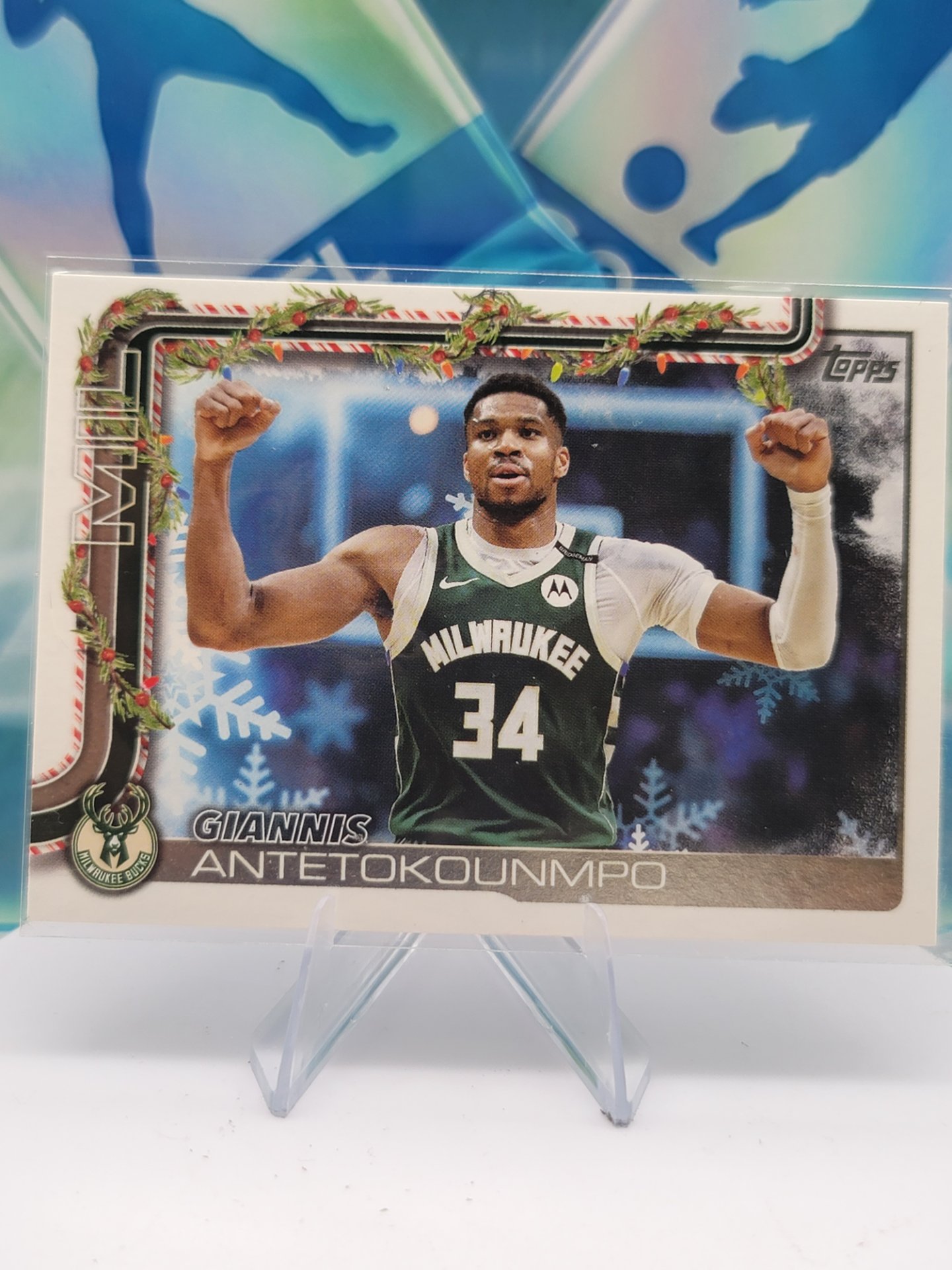 2025 Topps Topps Holiday Giannis Antetokounmpo — 2025 Topps Topps Holiday Base Giannis Antetokounmpo